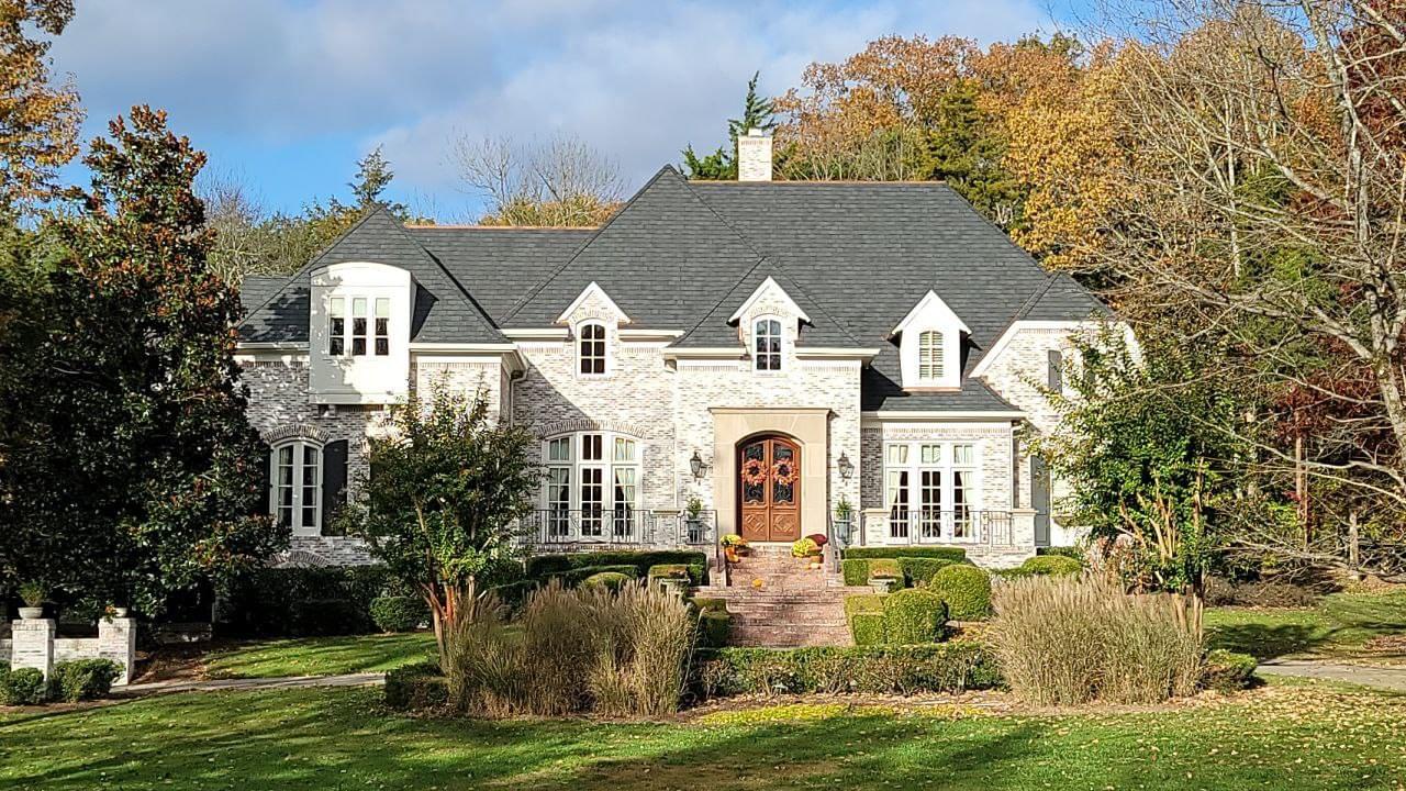 When Should You Get a New Roof? (3 Signs That You Need a Replacement)