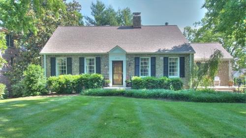 how much does a roof replacement cost