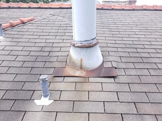 collar around a gas vent