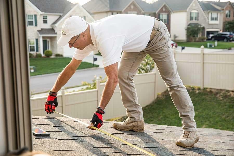 Bill-Ragan-Roofing-Measuring-Roof-1