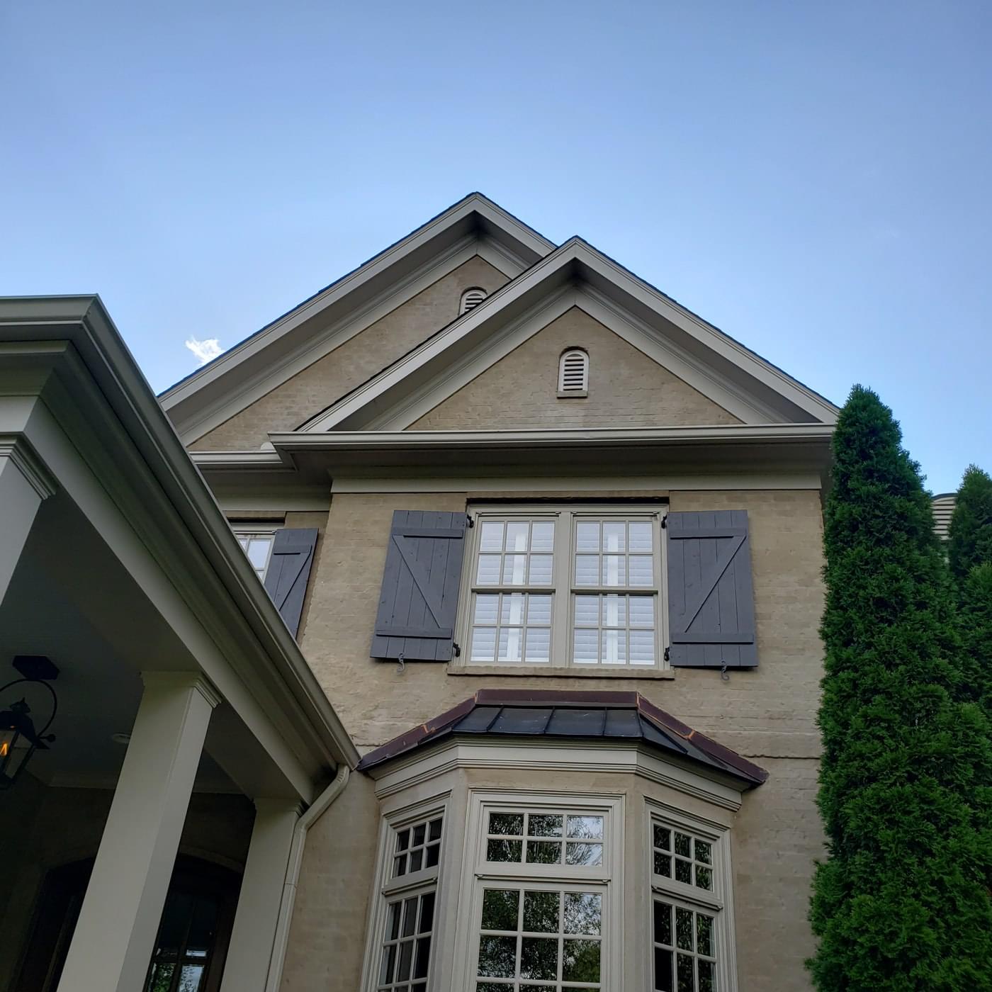 Why it's Important to Hire a Local Roofing Contractor