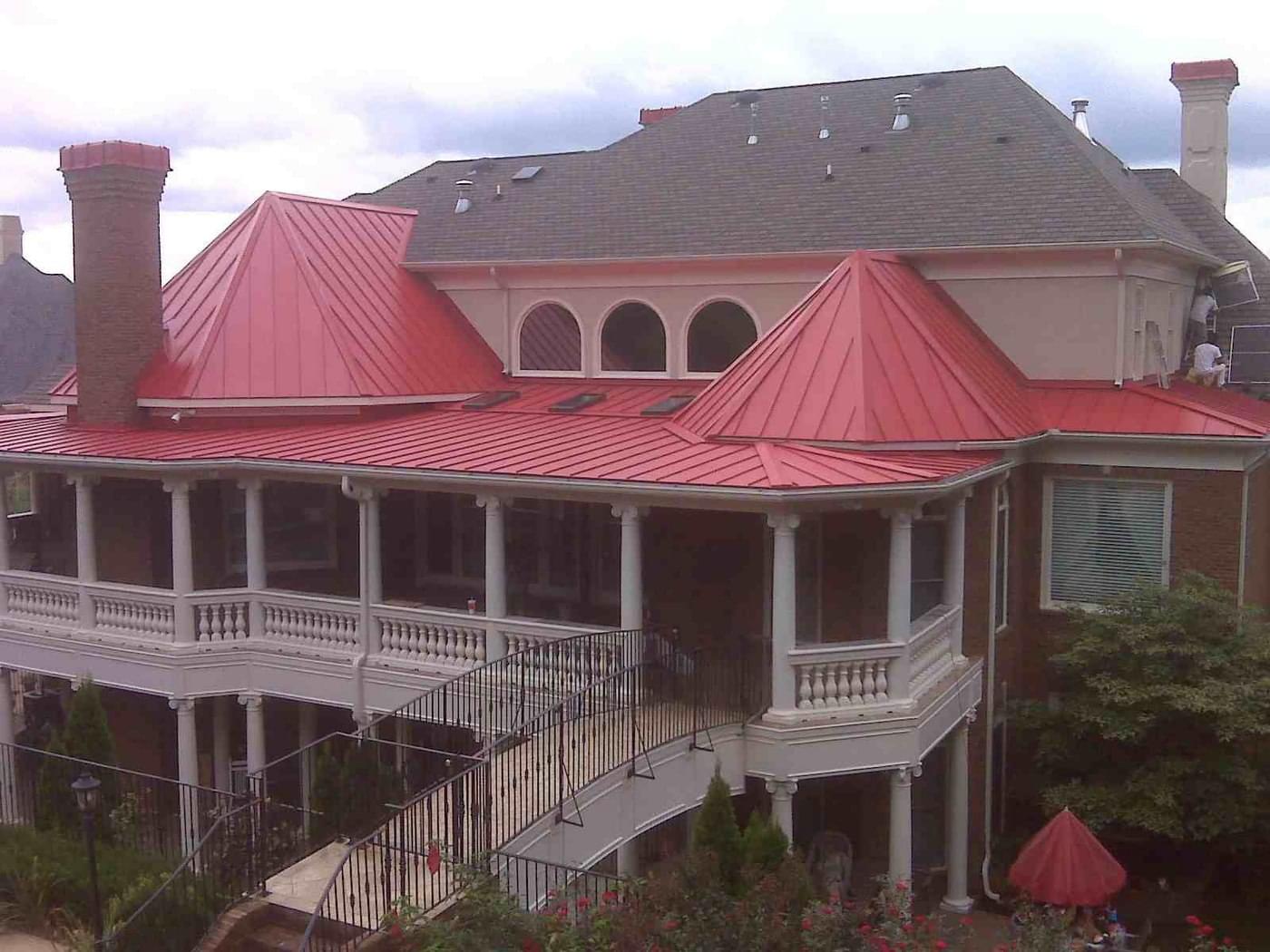 Asphalt Shingles vs. Metal: Which Roof is Right for You?