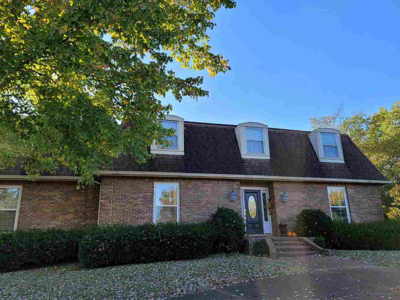 What is a Mansard Roof? (French or Curb Roof)